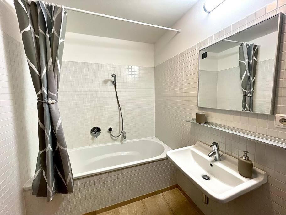 Entire Apartment, Near Clarion, O2 Arena, Metro 3 Min, Easter Market In Center 15 Min Praga