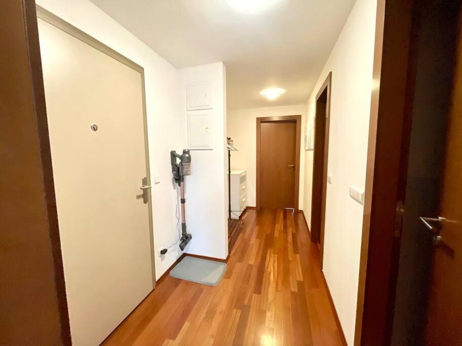 Apartament Entire Apartment, Near Clarion, O2 Arena, Metro 3 Min, Easter Market In Center 15 Min *