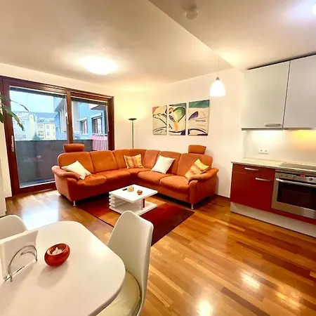 Entire Apartment, Near Clarion, O2 Arena, Metro 3 Min, Easter Market In City Center 15 Min Prague Exterior photo