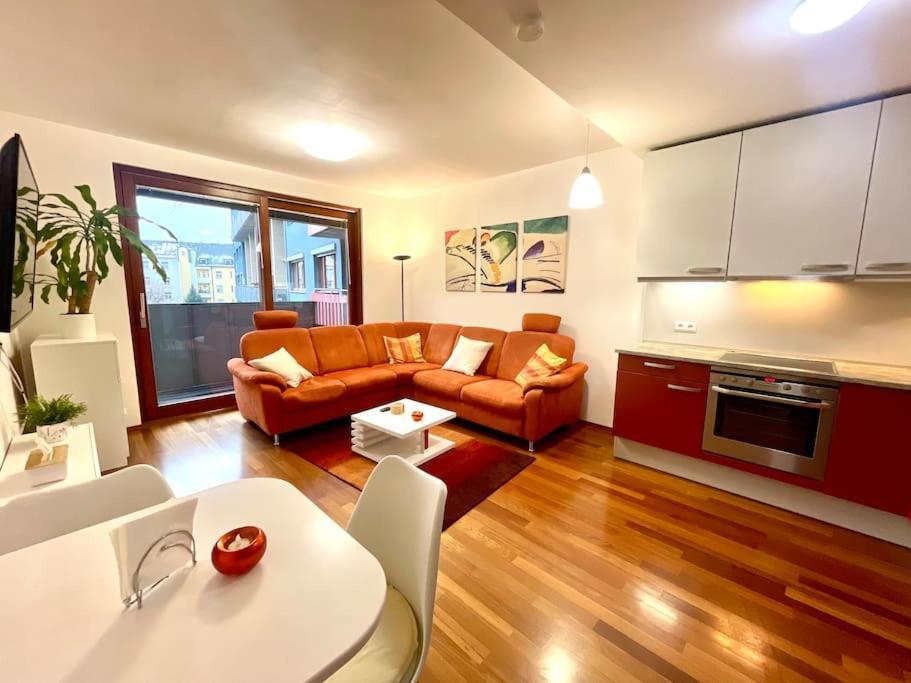 Appartamento Entire Apartment, Near Clarion, O2 Arena, Metro 3 Min, Easter Market In Center 15 Min